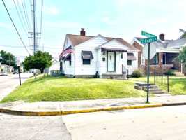 featured image of 761 E Delaware St