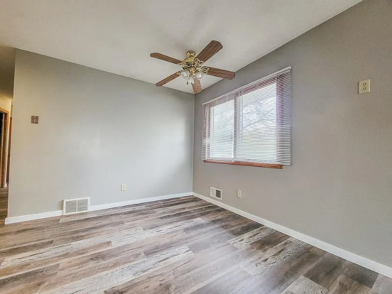 5723 Quincy St - Photo 3 of 17