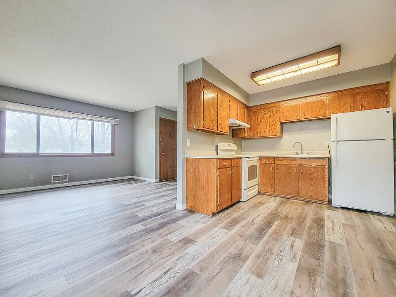 5723 Quincy St - Photo 4 of 17