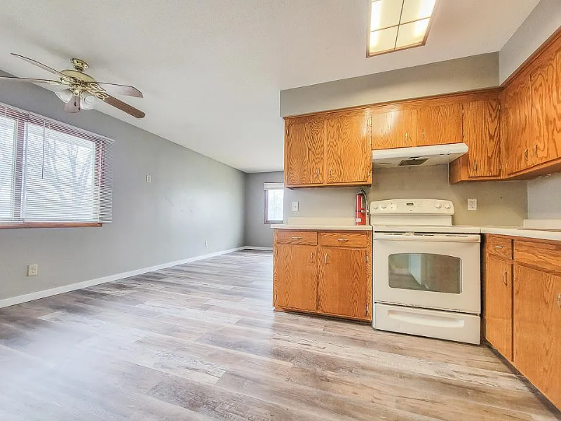 5723 Quincy St - Photo 5 of 17