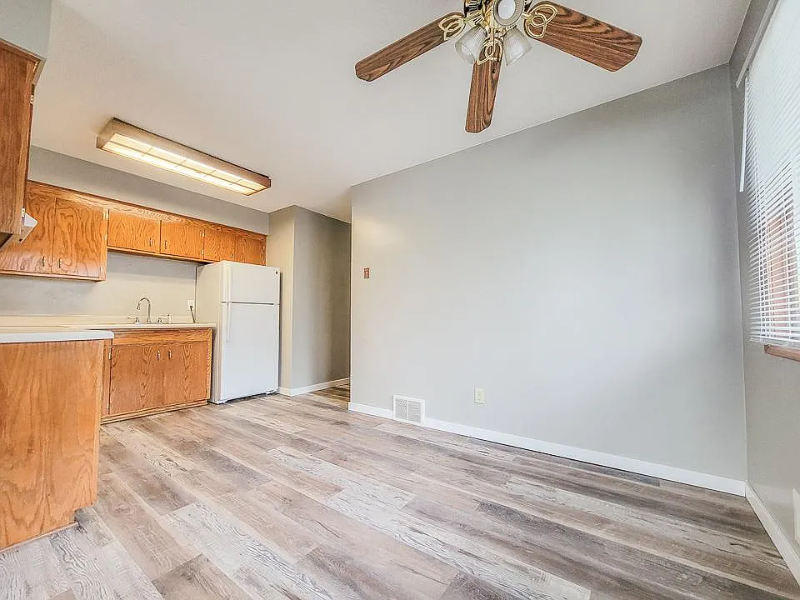 5723 Quincy St - Photo 6 of 17