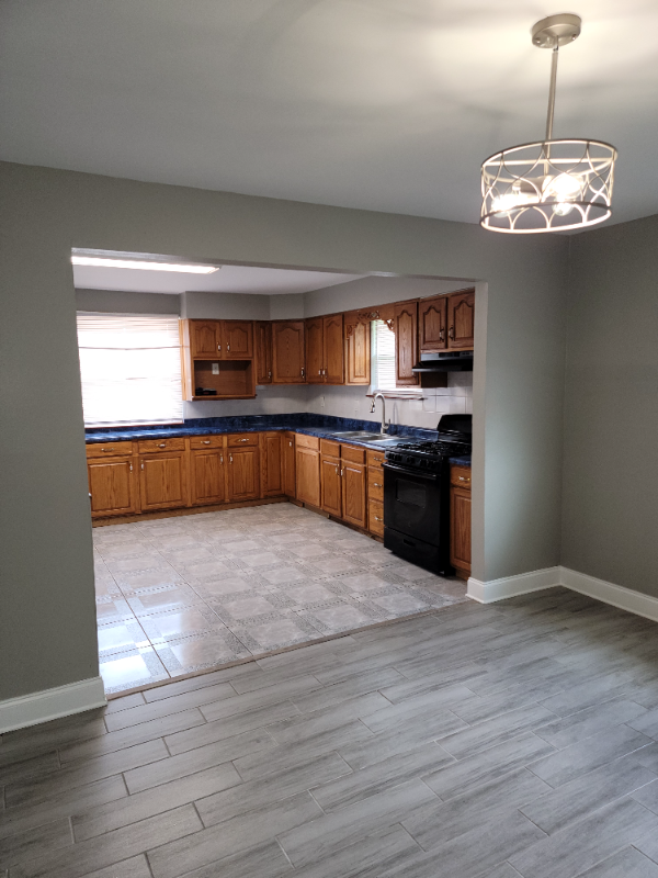 93 Elaine Dr - Photo 4 of 9
