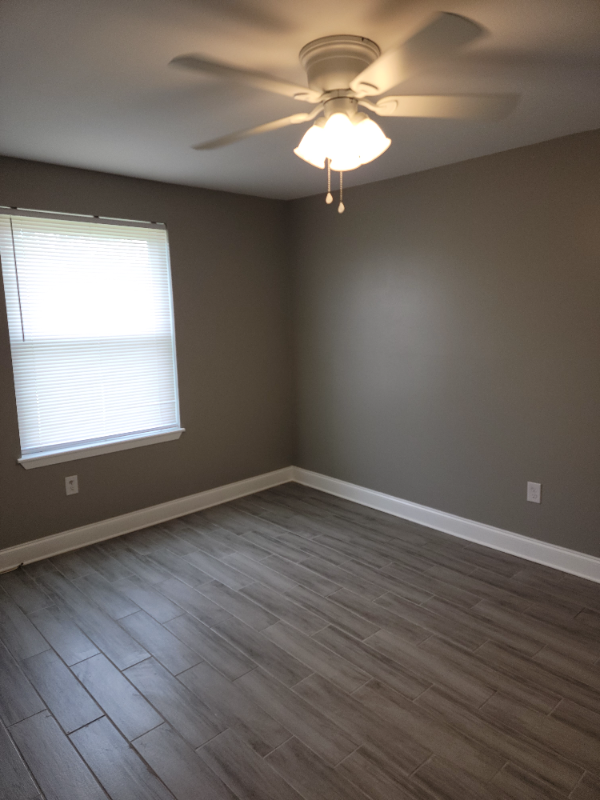 93 Elaine Dr - Photo 6 of 9
