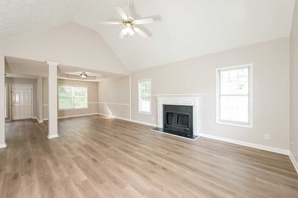 9385 Eagles Landing Dr - Photo 5 of 25