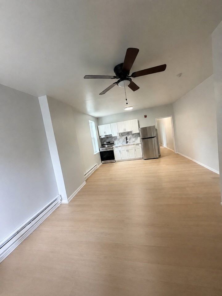 2126 N 16th St #1 - Photo 3 of 20