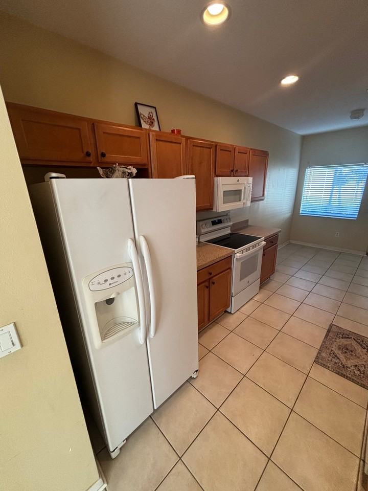 1988 Se High Springs Dr - Photo 4 of 25