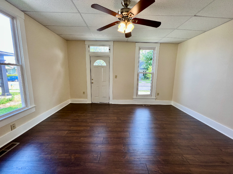 1813 E Elm St - Photo 2 of 16