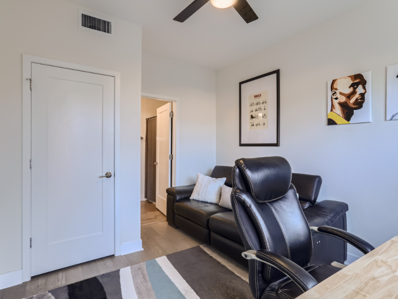 1581 Perry St - Photo 4 of 27