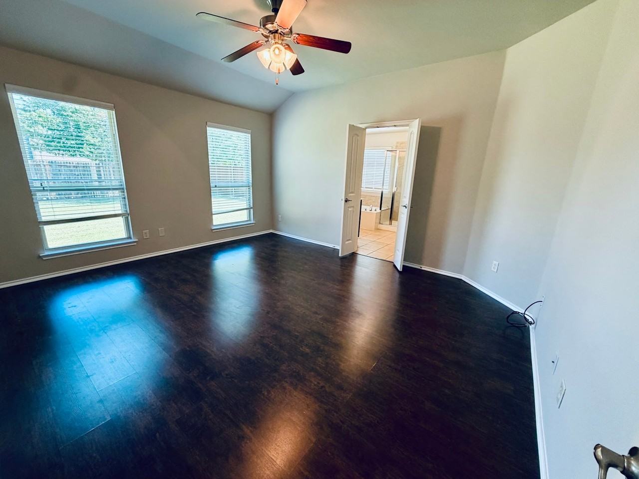 1810 Carol Ln - Photo 2 of 18