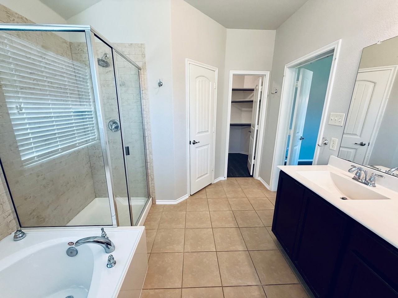 1810 Carol Ln - Photo 5 of 18