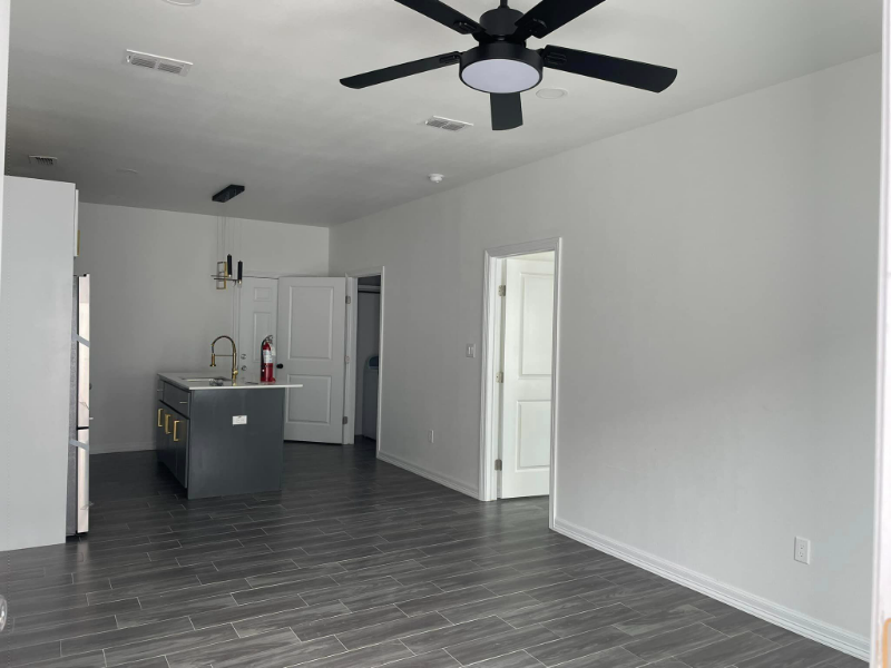 901 N Maryland St #1 - Photo 4 of 16
