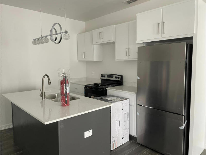 901 N Maryland St #1 - Photo 5 of 16