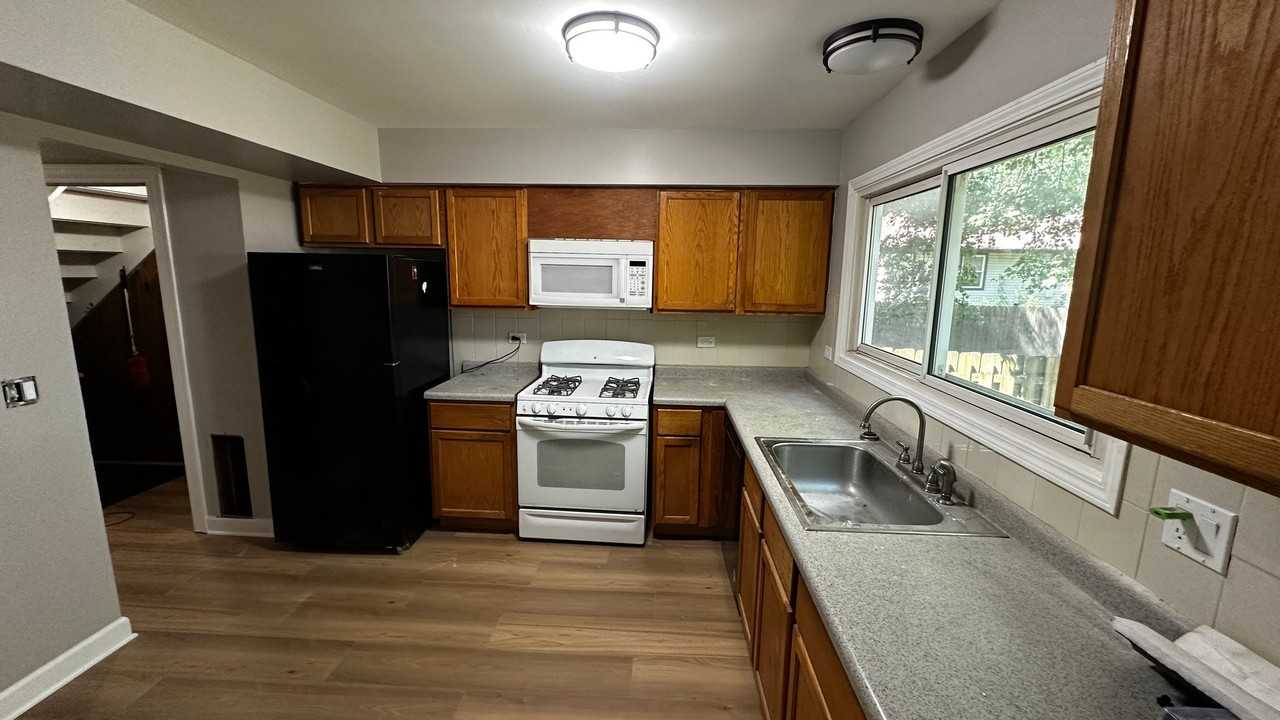 2199 London Dr - Photo 2 of 14