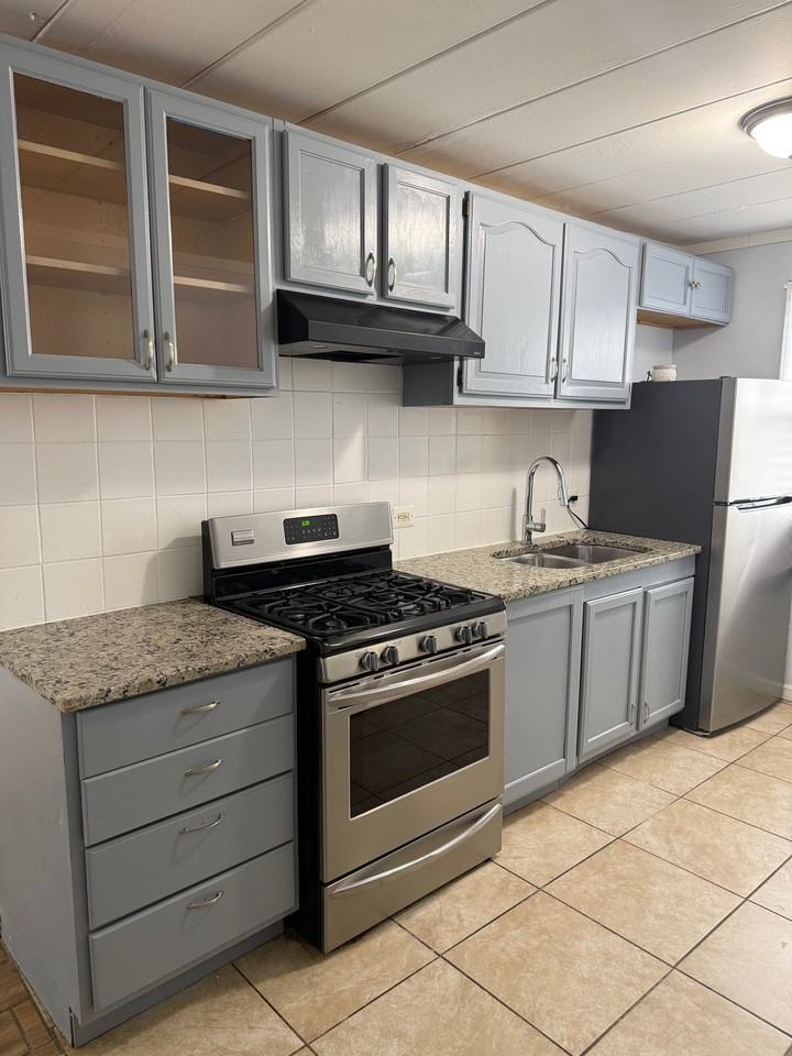 8635 S Ingleside Ave #1 - Photo 3 of 10
