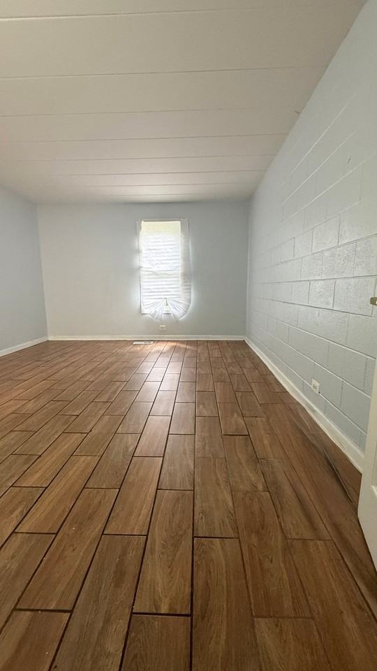 8635 S Ingleside Ave #1 - Photo 5 of 10
