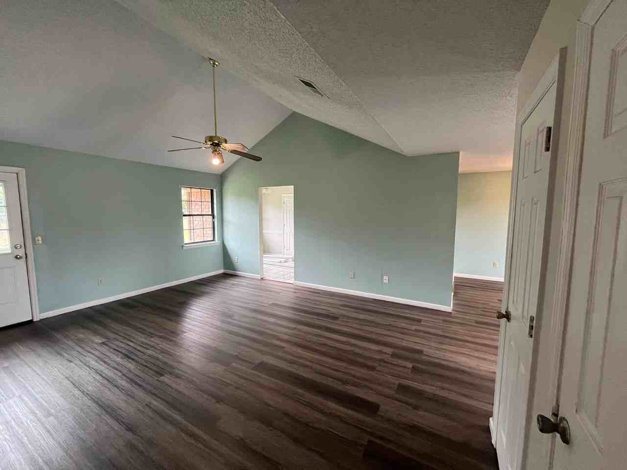 907 Primrose Ln - Photo 2 of 18