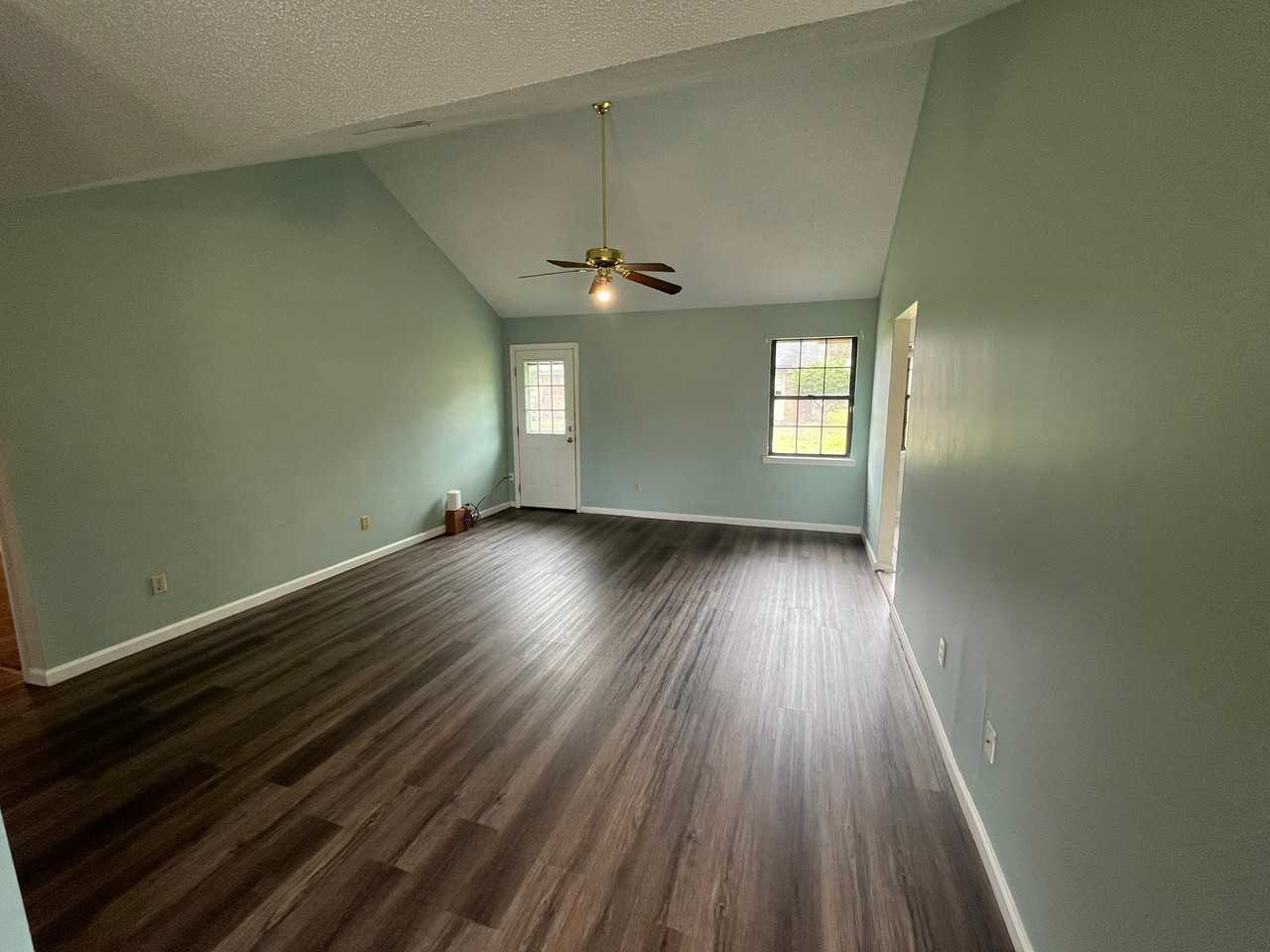 907 Primrose Ln - Photo 3 of 18