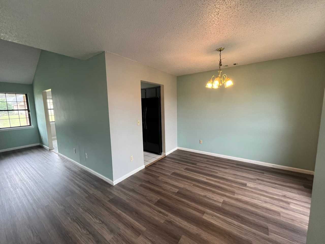 907 Primrose Ln - Photo 4 of 18