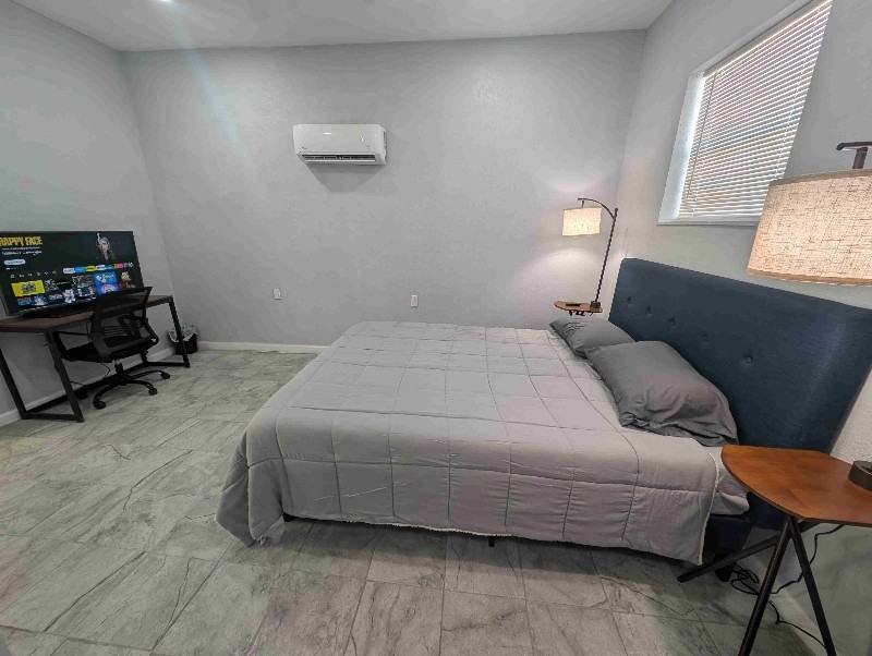 503 E 6th St - Photo 6 of 11