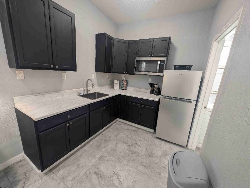503 E 6th St - Photo 7 of 11