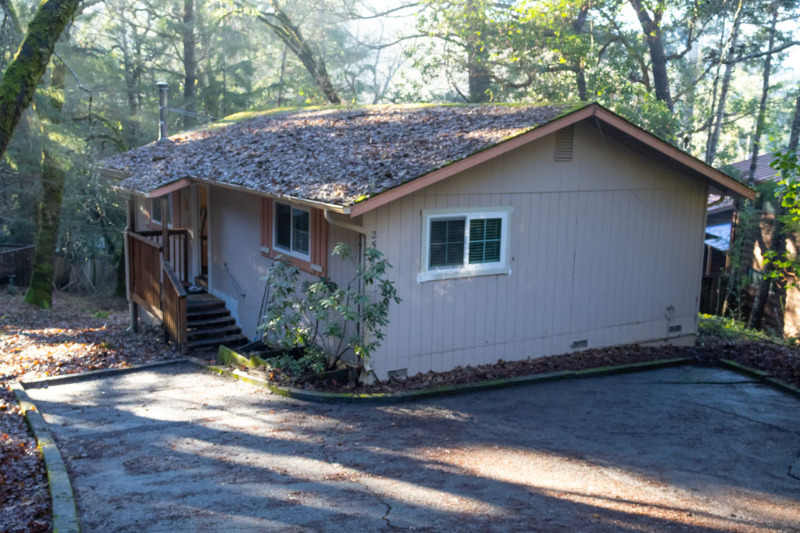 25084 Cobb Dr - Photo 6 of 12