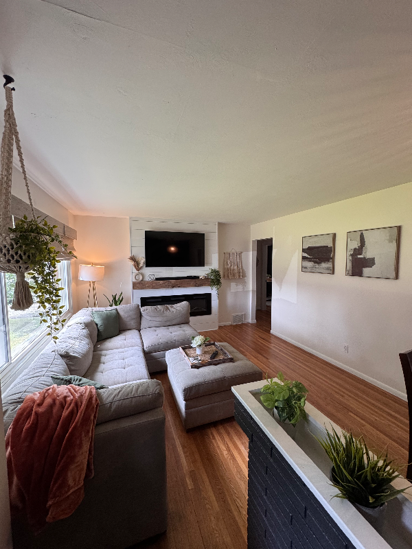 6929 Newton Ave S - Photo 2 of 12