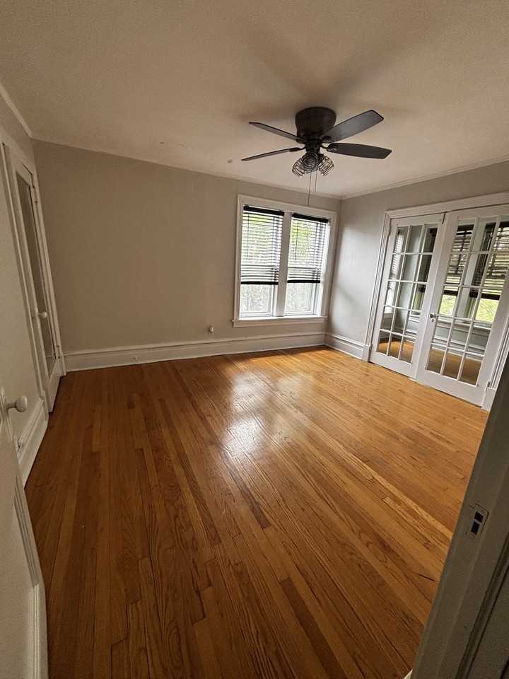 4423 S Indiana Ave #3 - Photo 2 of 8