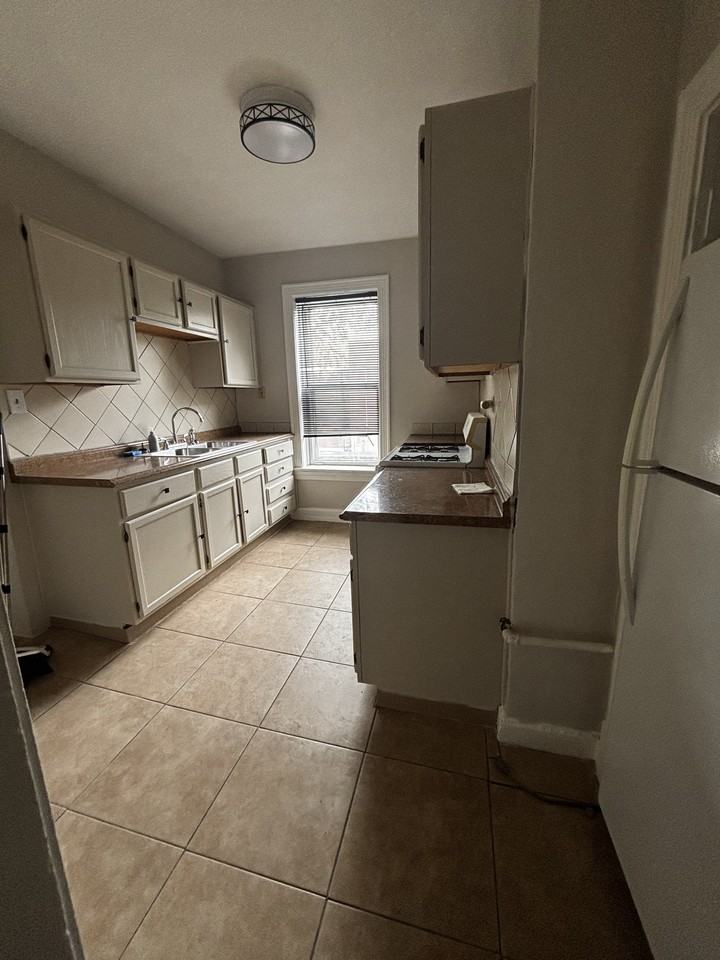 4423 S Indiana Ave #3 - Photo 6 of 8