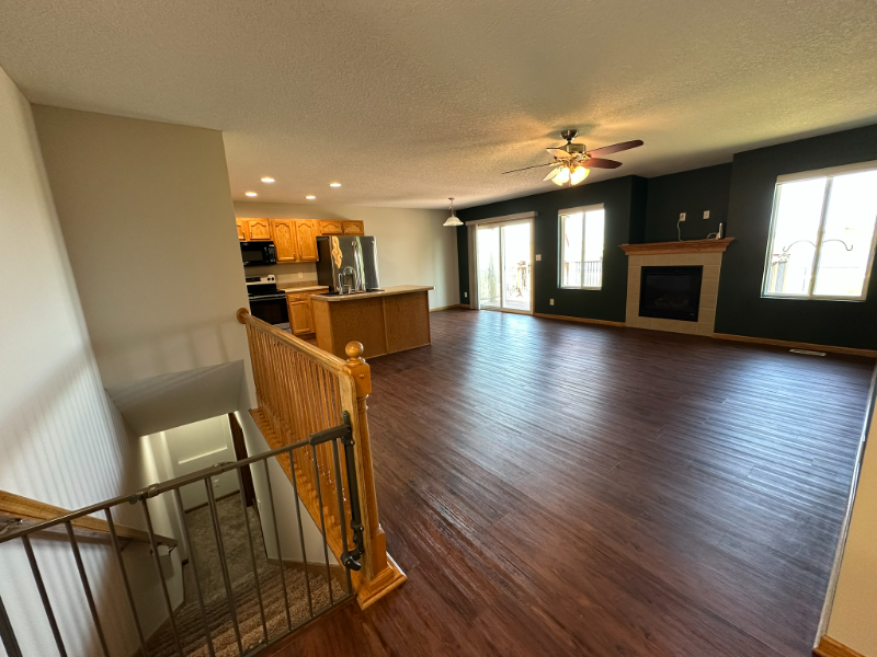 585 Se Crabapple Dr - Photo 2 of 20