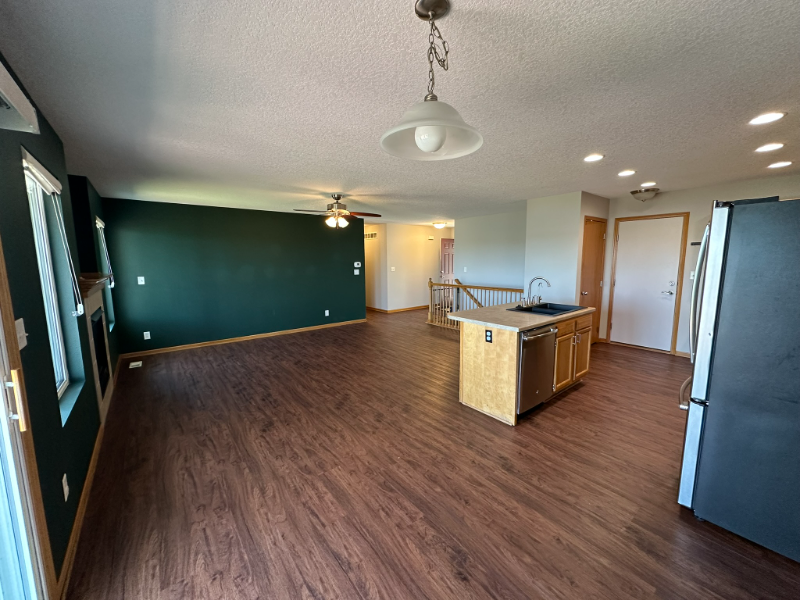 585 Se Crabapple Dr - Photo 3 of 20