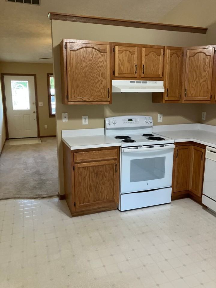 1340 Wayne St - Photo 6 of 14