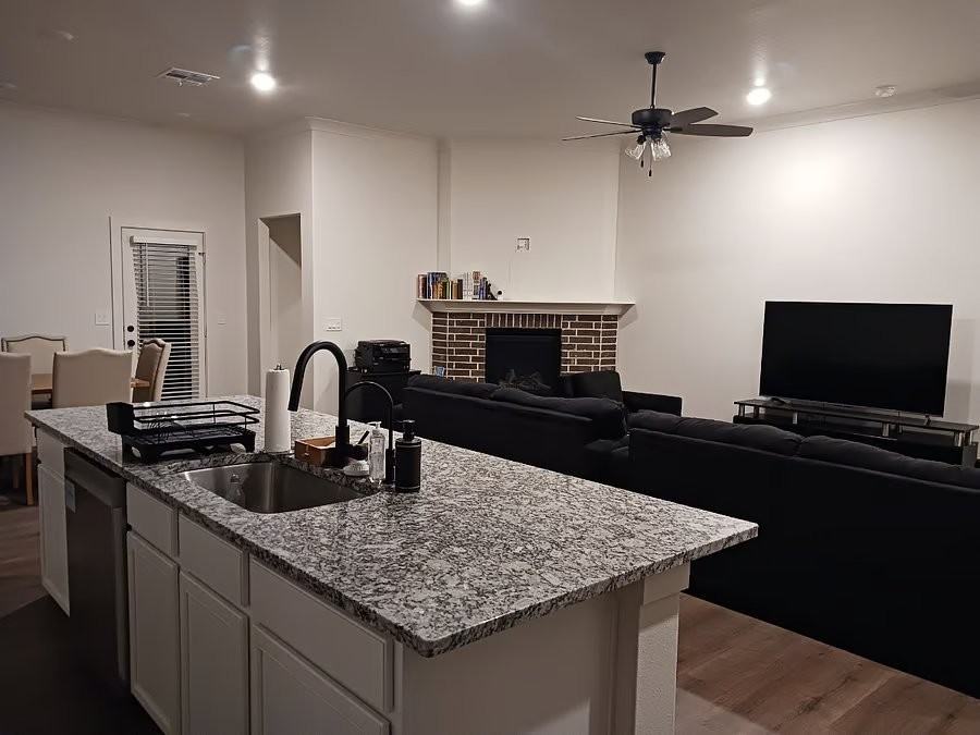 2049 Dove Ave - Photo 3 of 13