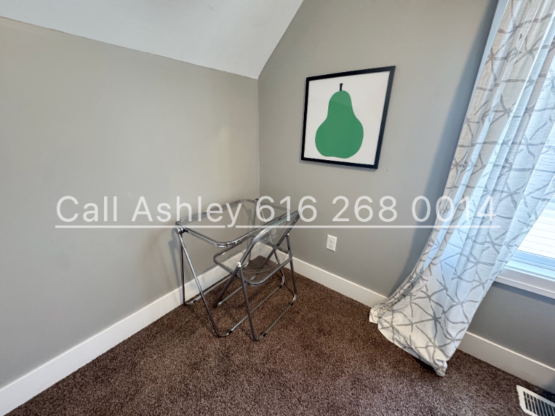 1032 Logan St Se - Photo 6 of 21