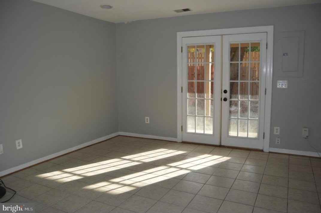 3001 Colonial Springs Ct - Photo 7 of 11