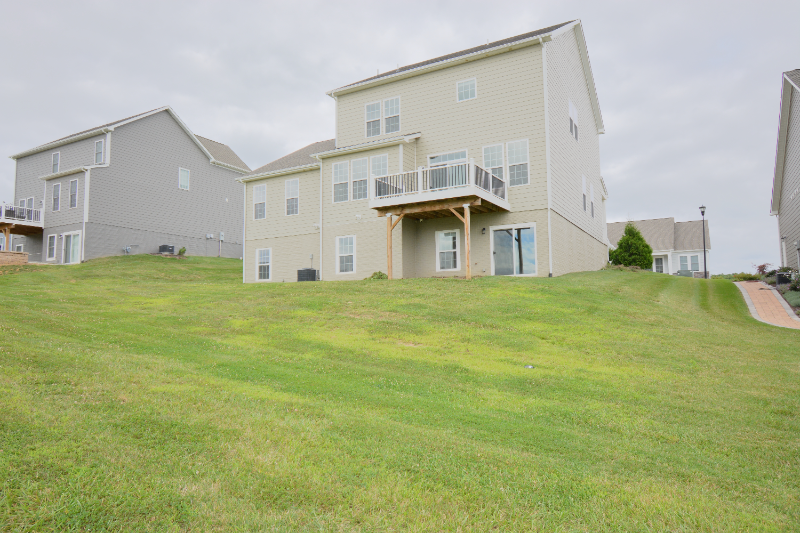 710 Jefferson Cir - Photo 2 of 44