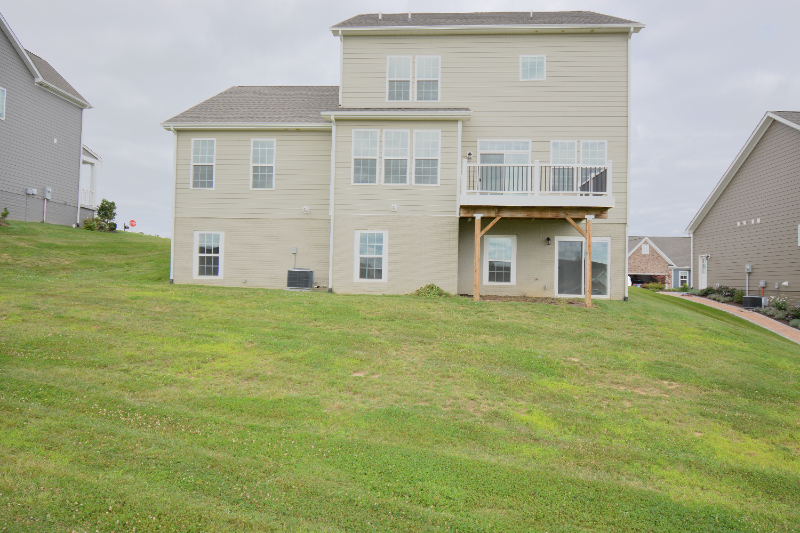 710 Jefferson Cir - Photo 3 of 44