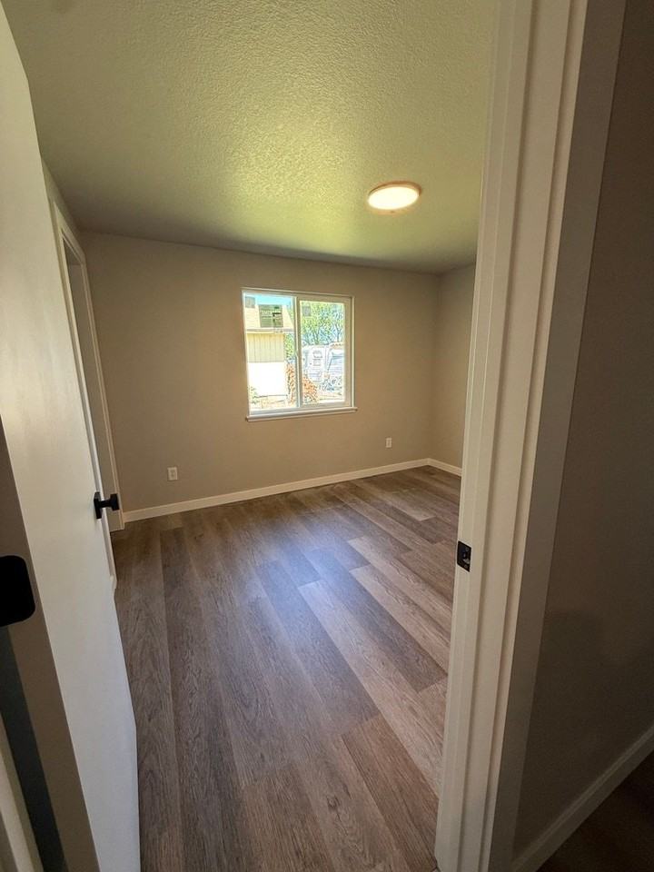 1809 N Regal St - Photo 4 of 11