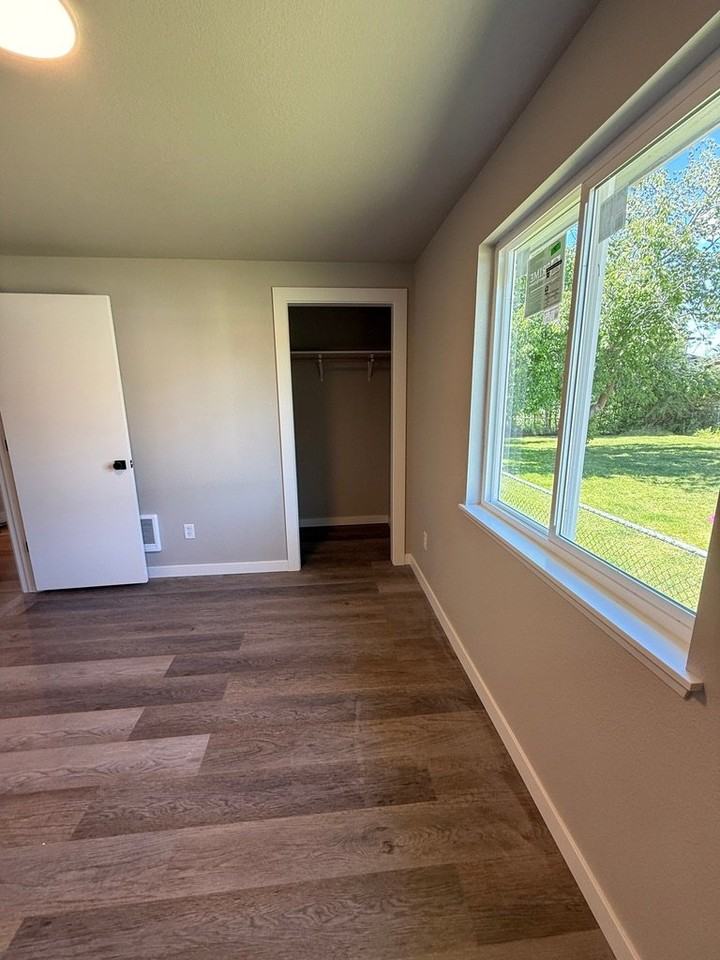 1809 N Regal St - Photo 5 of 11
