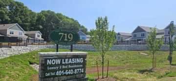 featured image of 719 Putnam Pike