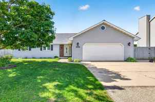 featured image of 3033 W Hiawatha Dr