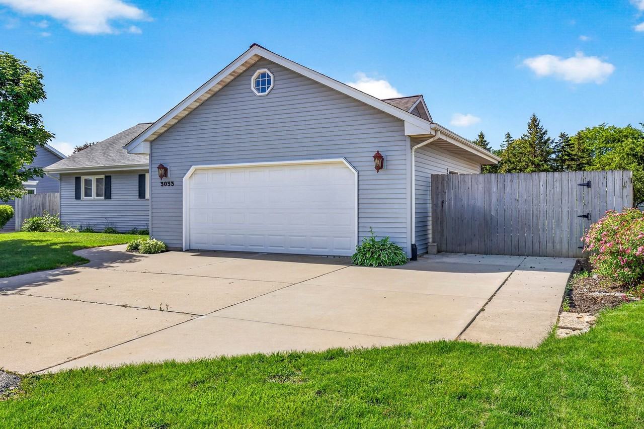 3033 W Hiawatha Dr - Photo 2 of 22
