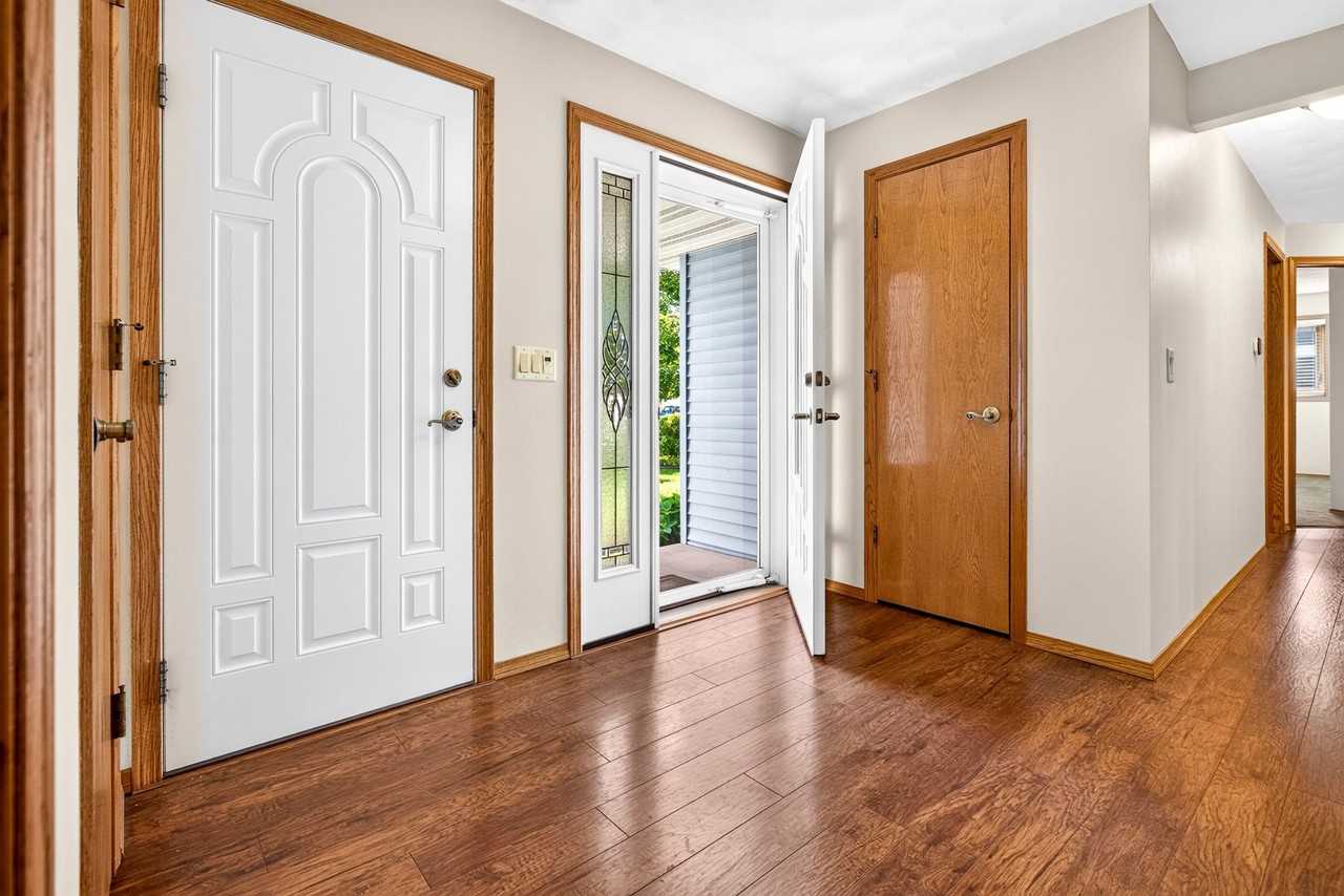 3033 W Hiawatha Dr - Photo 3 of 22