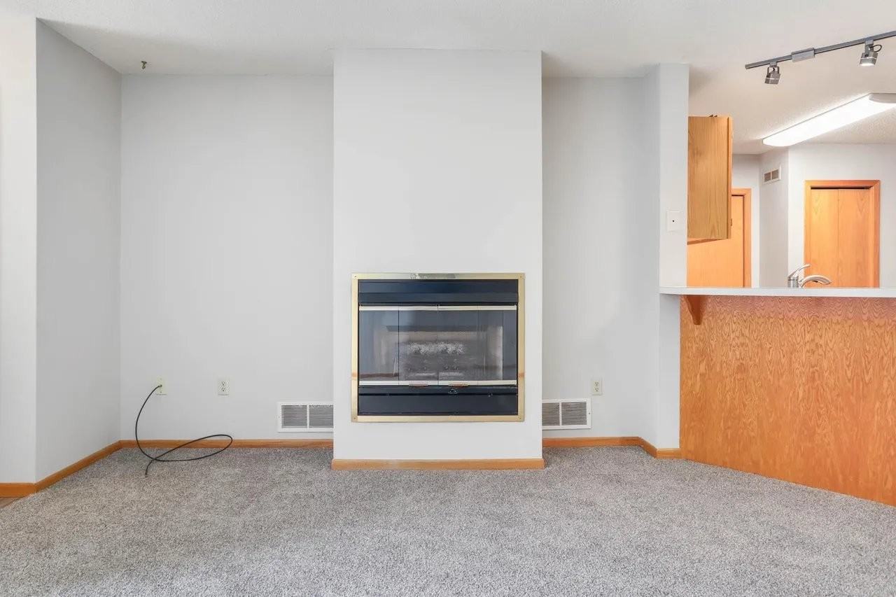 9936 Fillmore St Ne - Photo 3 of 13