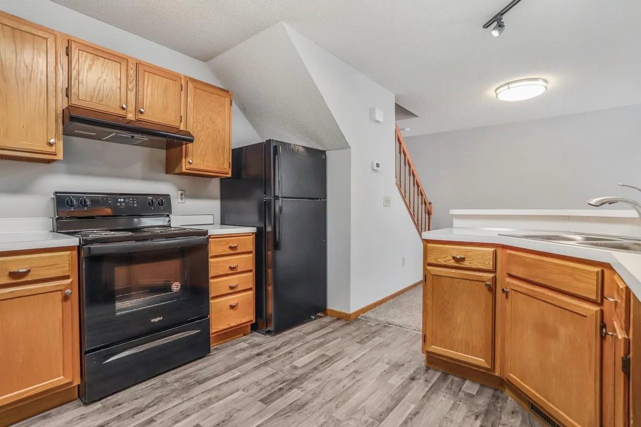 9936 Fillmore St Ne - Photo 5 of 13