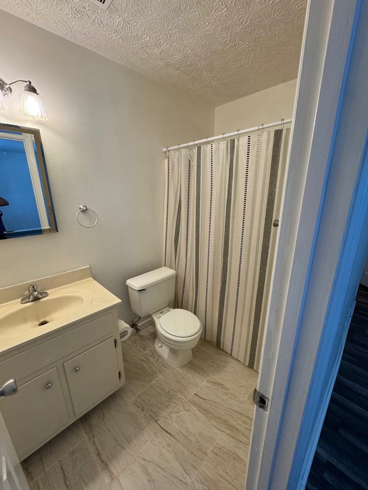 100 Barrington Dr #2 - Photo 5 of 14