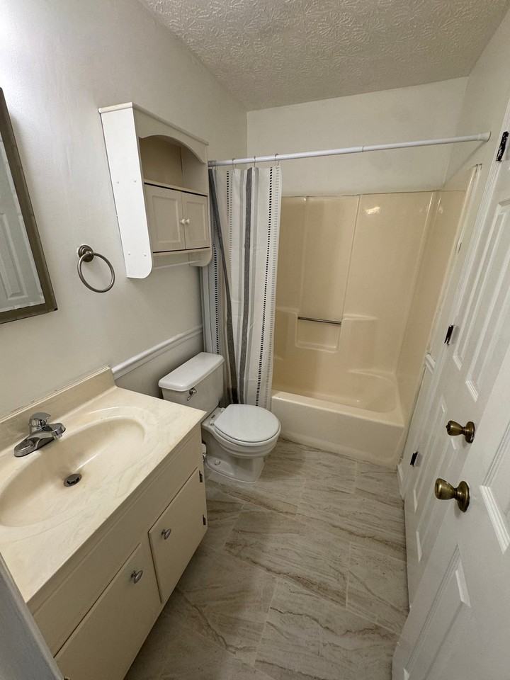 100 Barrington Dr #2 - Photo 7 of 14