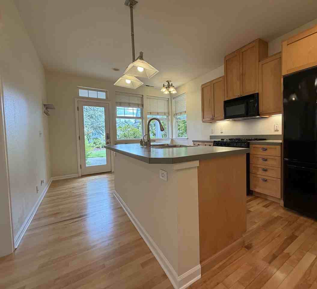 19445 1st Ave Ne - Photo 4 of 18