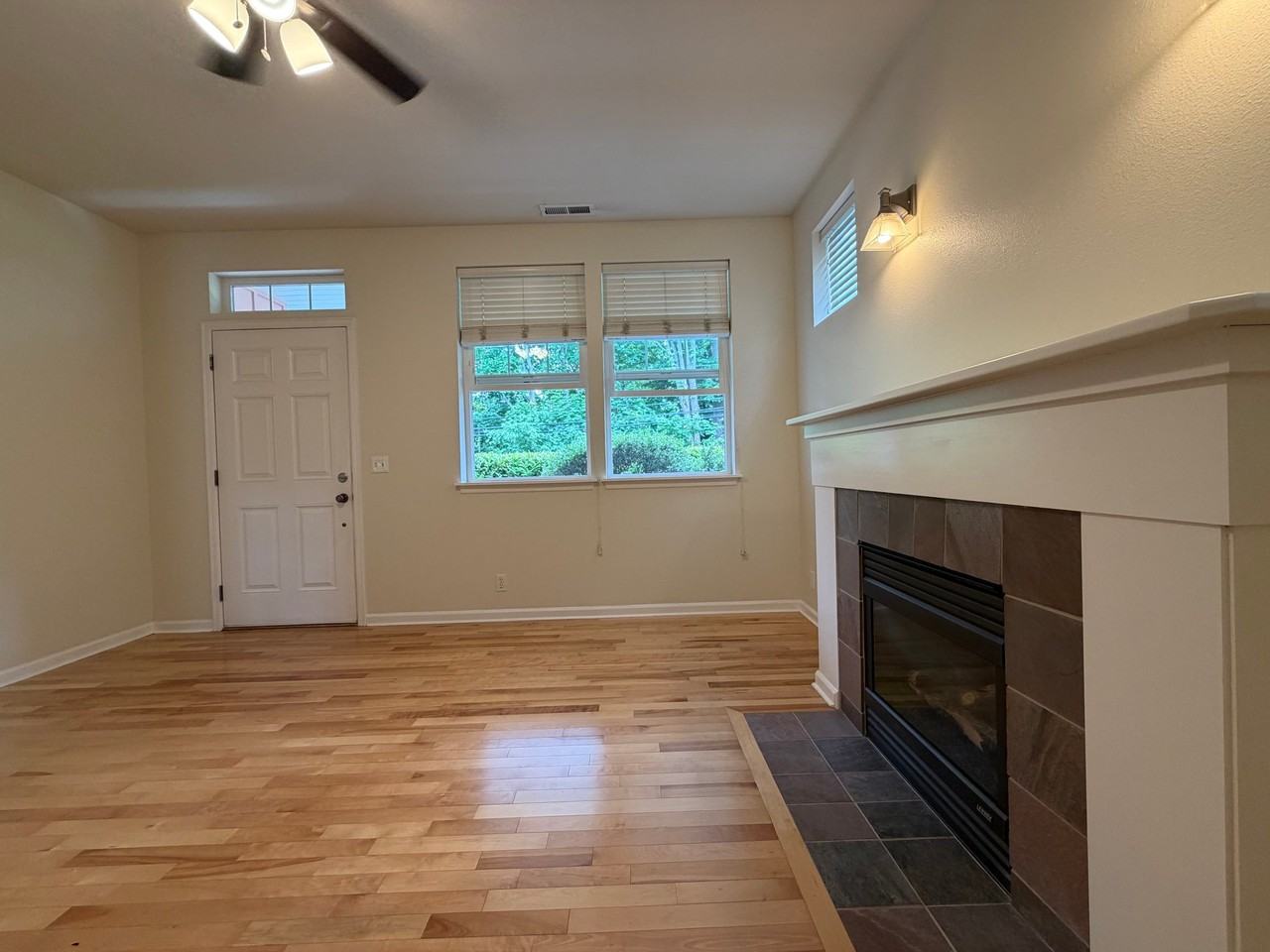 19445 1st Ave Ne - Photo 6 of 18