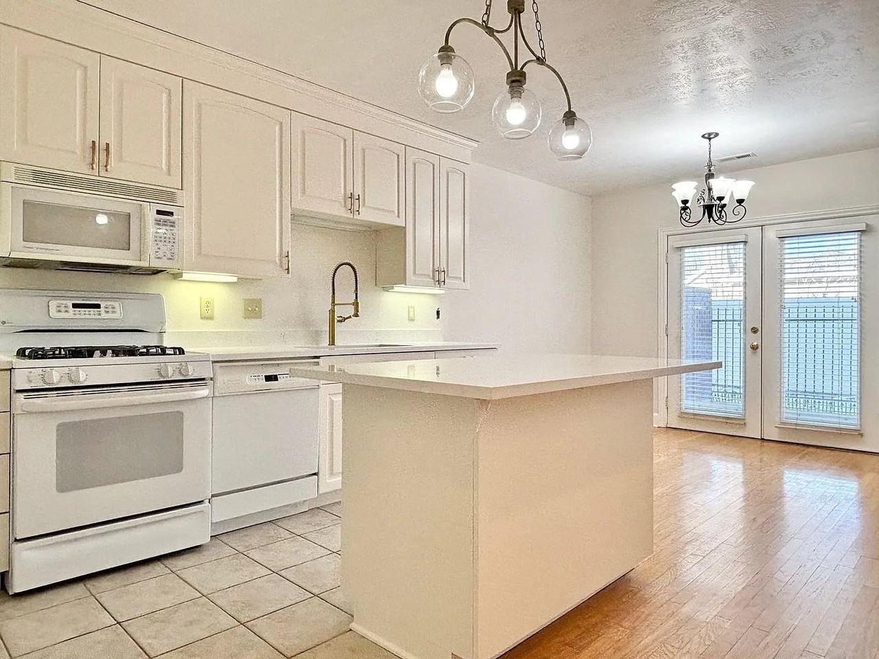 943 E Sage Park Ln - Photo 4 of 20