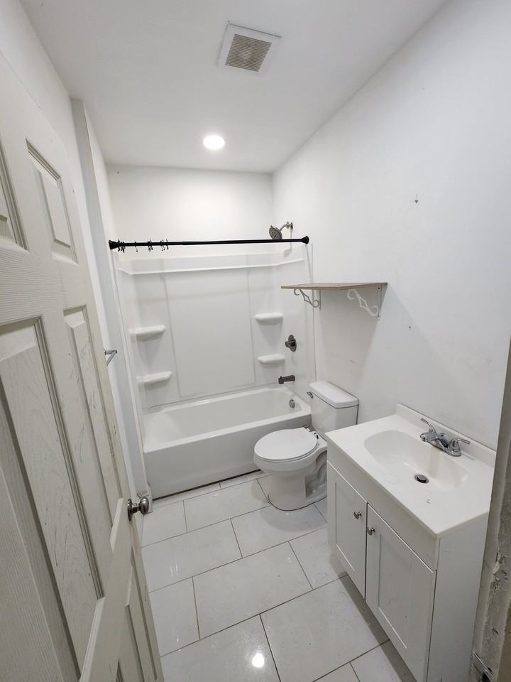 160 Waterville St #3 - Photo 5 of 5